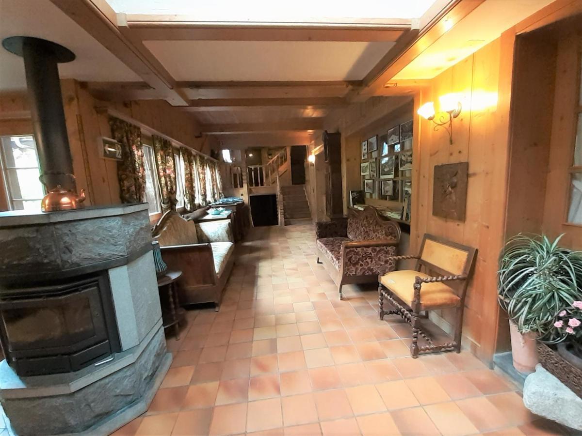 Le Catogne Hotel *